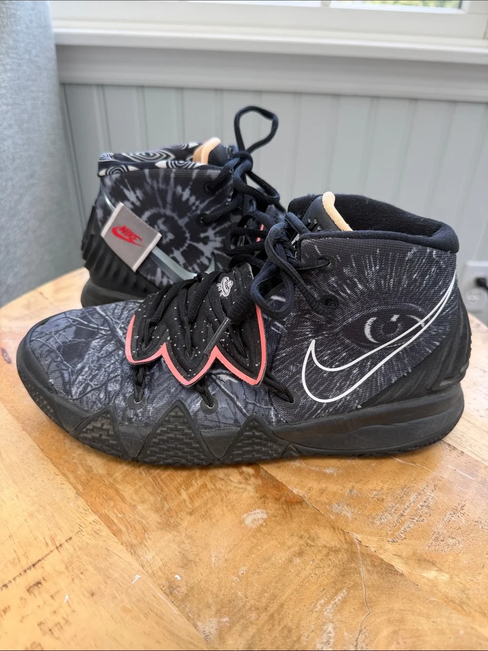 Nike Kyrie Hybrid S2 Iconic Style Basketball Shoes
